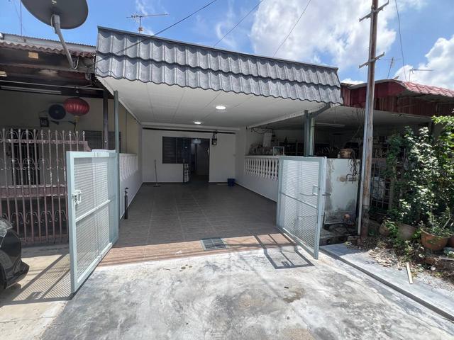 Terraced House for sale in Malaka