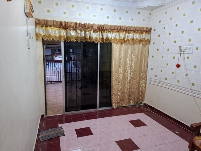 Terraced House for sale in Malaka