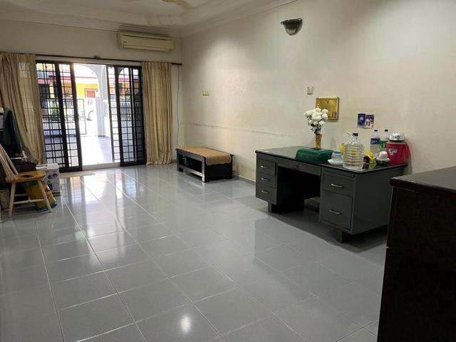 Terraced House for sale in Malaka