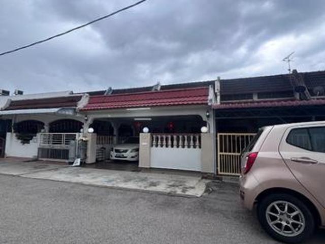 Terraced House for sale in Malaka