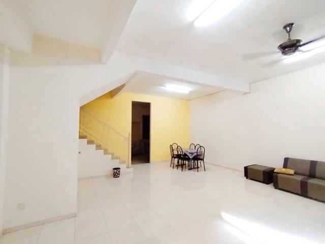 Terraced House for sale in Malaka