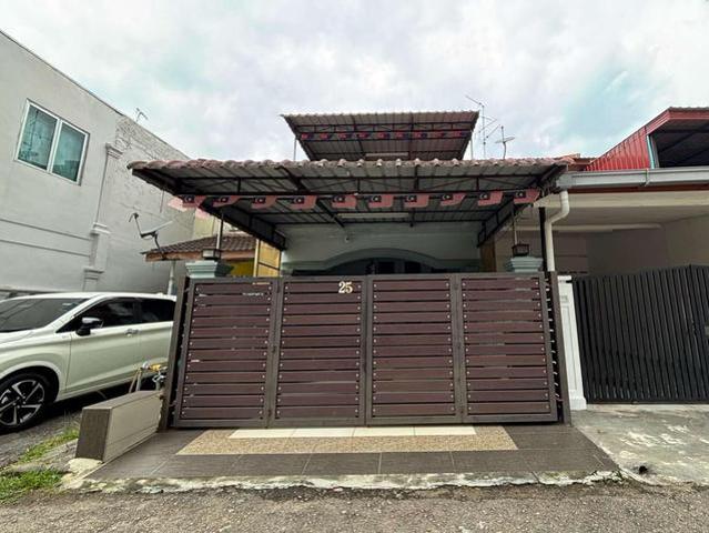 Terraced House for sale in Ulu Tiram, Johor