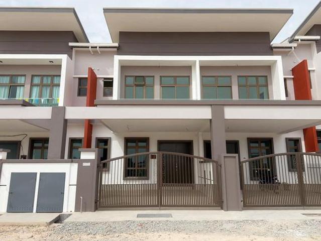 Terraced House for sale in Malaka