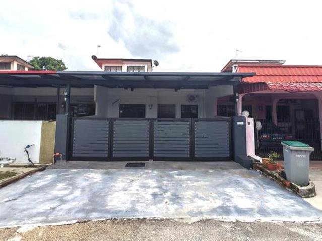 Terraced House for sale in Malaka