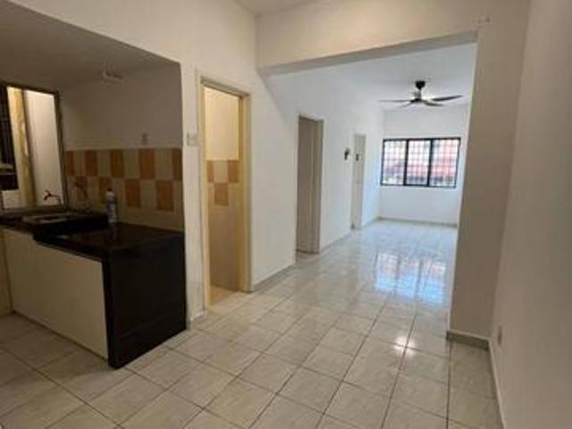 Flat for sale in Seri Kembangan, Majlis Bandaraya Subang Jaya