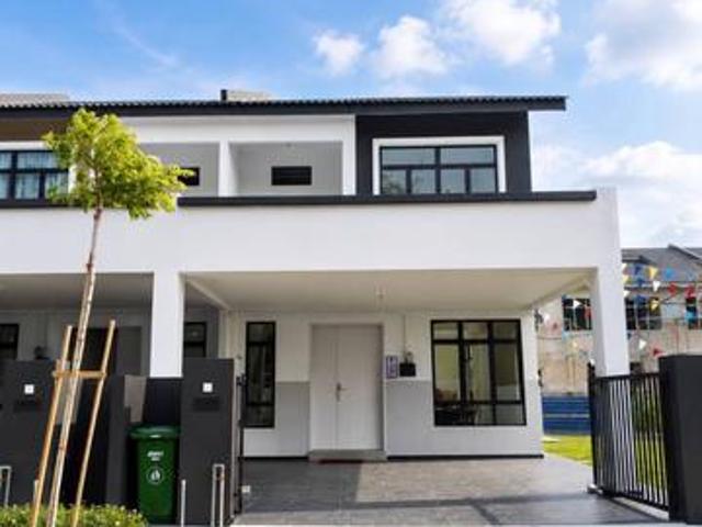 Terraced House for sale in Malaka