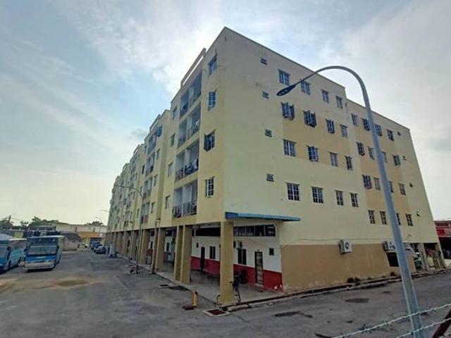 Flat for sale in Malaka