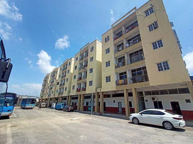 Flat for sale in Malaka
