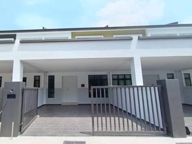 Terraced House for sale in Malaka