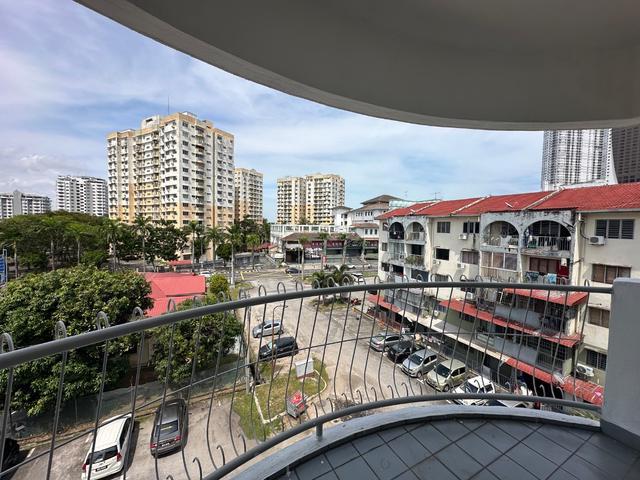 Flat for sale in Malaka
