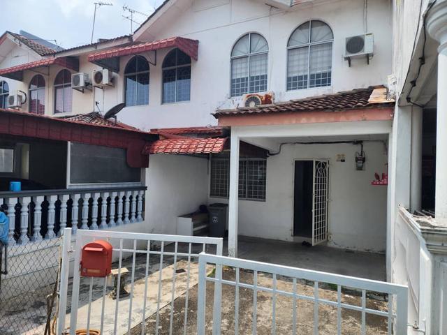 Terraced House for sale in Malaka