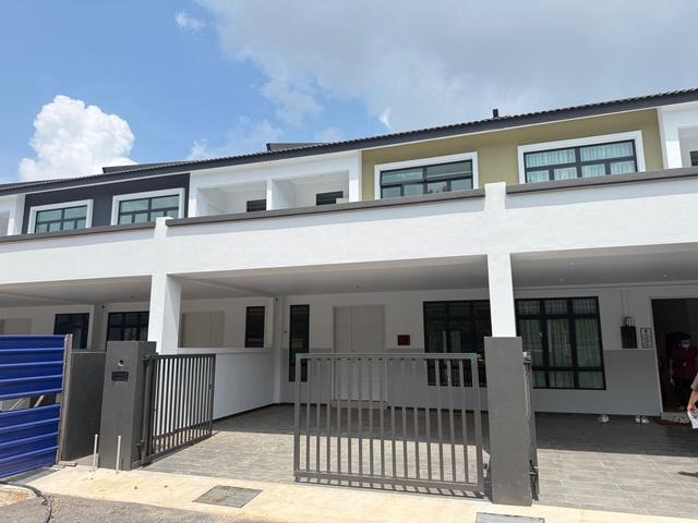 Terraced House for sale in Malaka