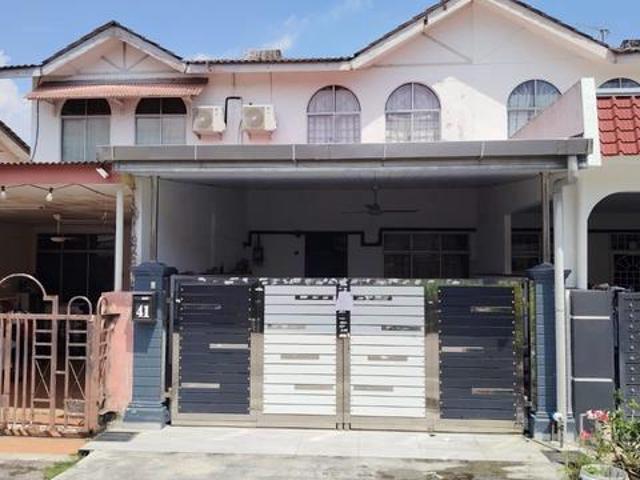 Terraced House for sale in Malaka
