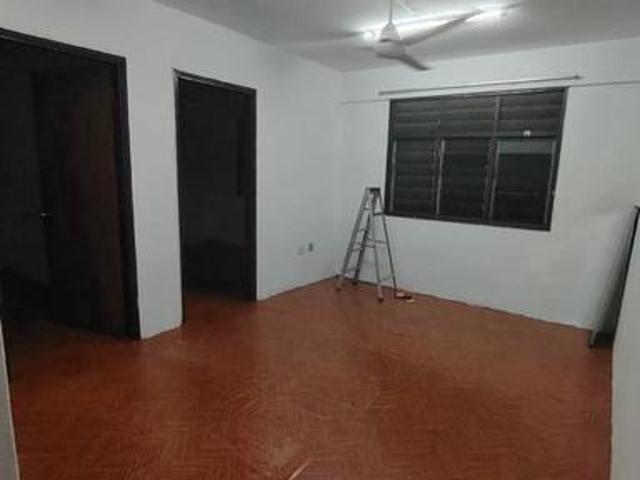 Flat for sale in Shah Alam, Petaling