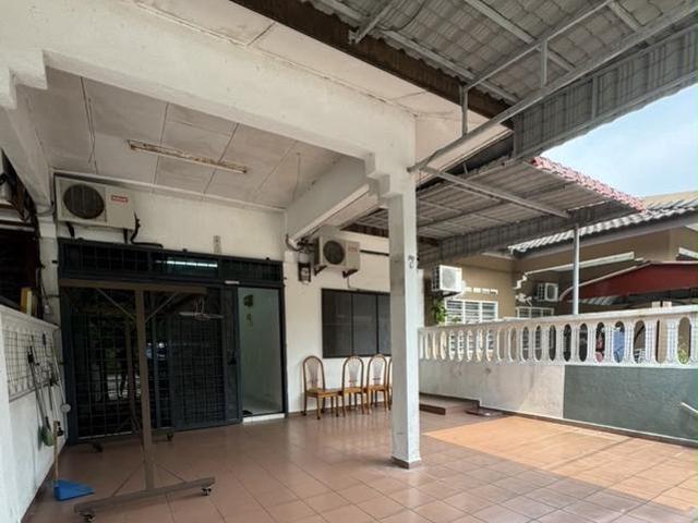 Terraced House for sale in Malaka