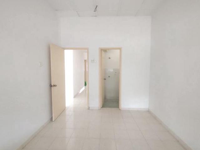 Terraced House for sale in Malaka