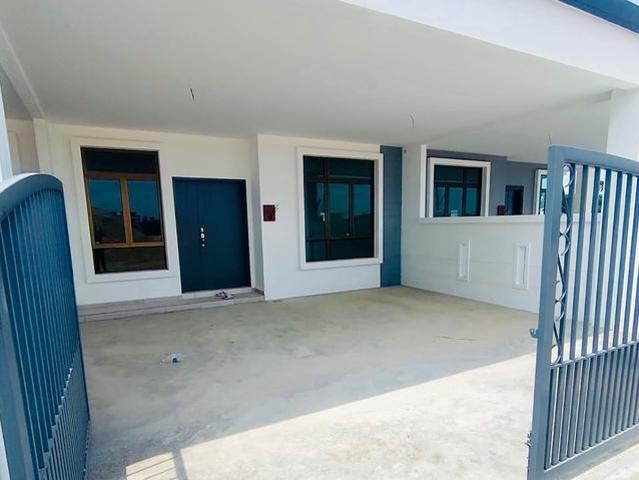 Terraced House for sale in Malaka
