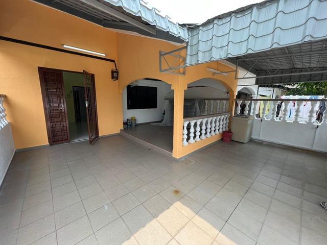 Terraced House for sale in Malaka