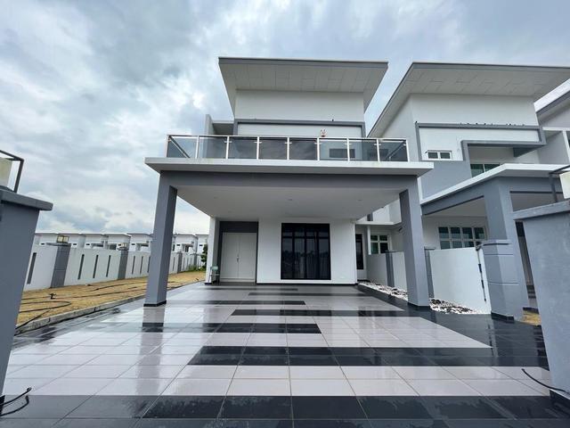Terraced House for sale in Malaka
