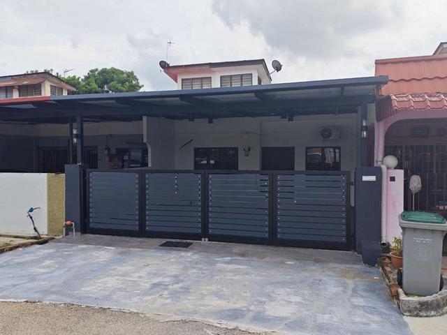 Terraced House for sale in Malaka