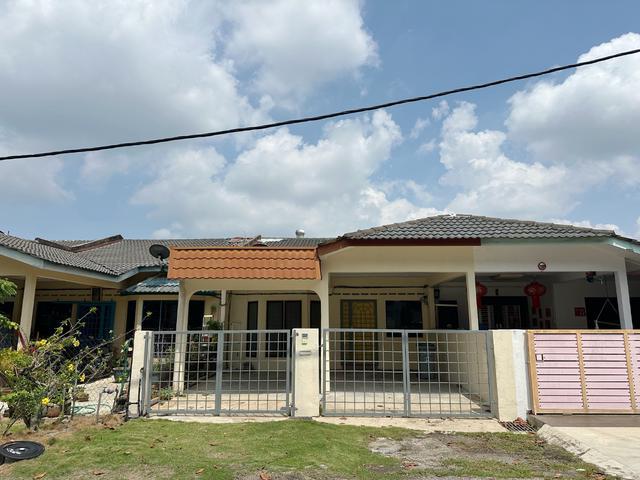 Terraced House for sale in Malaka