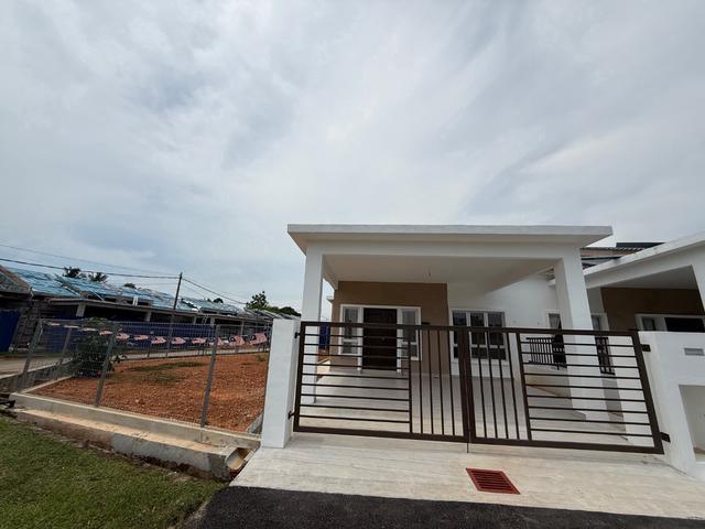 Terraced House for sale in Malaka