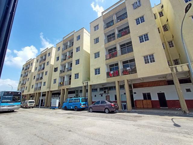 Flat for sale in Malaka