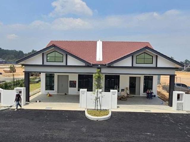 Terraced House for sale in Malaka