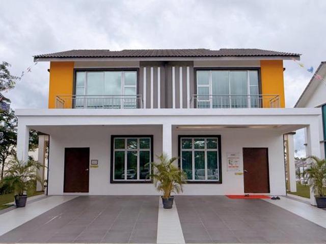 Terraced House for sale in Malaka