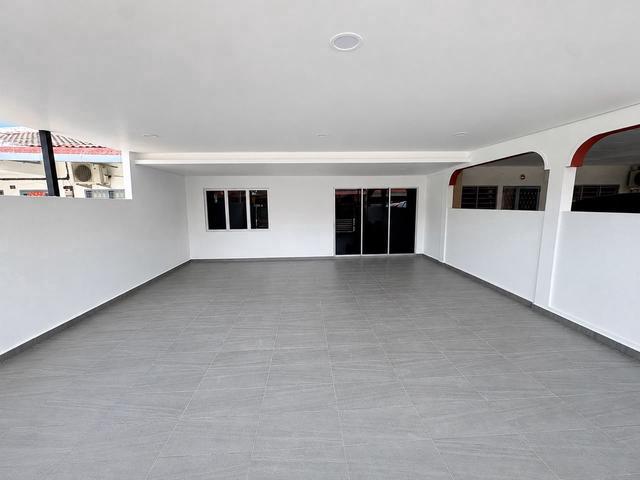 Terraced House for sale in Malaka