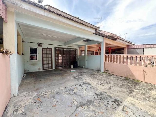 Terraced House for sale in Malaka