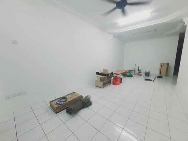 Terraced House for sale in Malaka