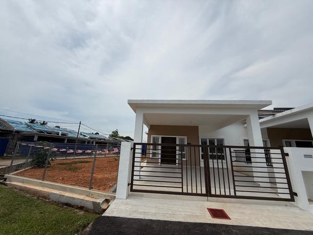 Terraced House for sale in Malaka
