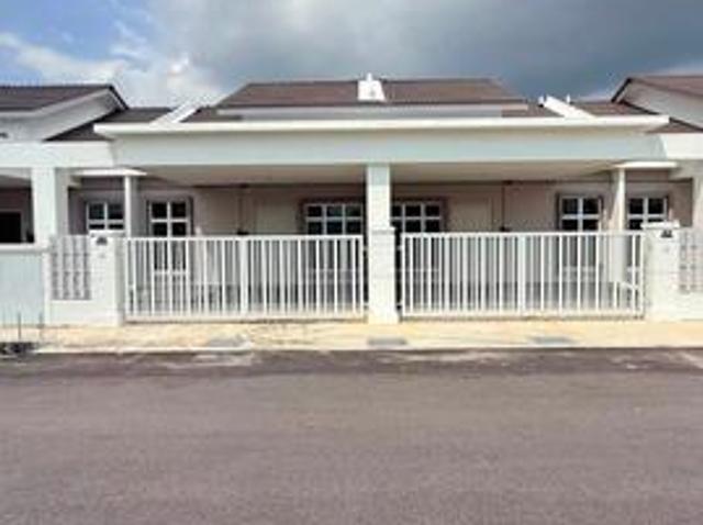 Terraced House for sale in Malaka