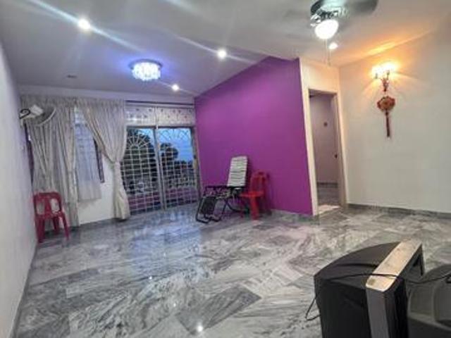 Flat for sale in Malaka
