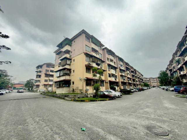 Apartment for sale in Seri Kembangan, Majlis Bandaraya Subang Jaya