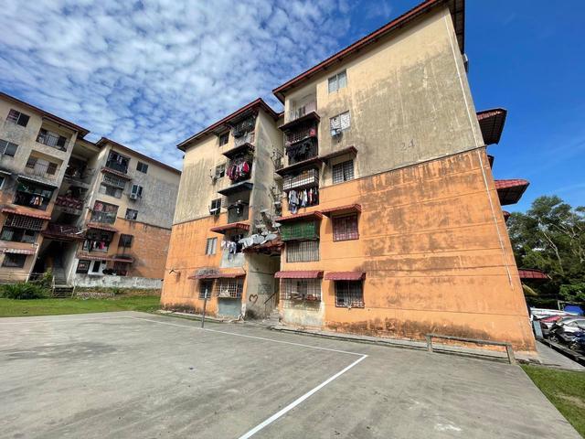 Flat for sale in Petaling, Subang Jaya