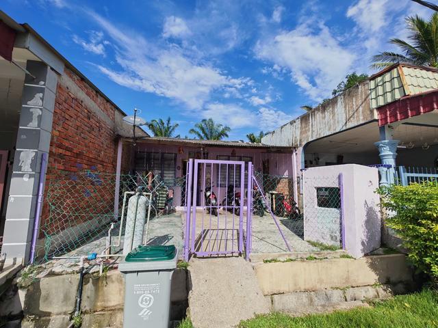 Terraced House for sale in Malaka