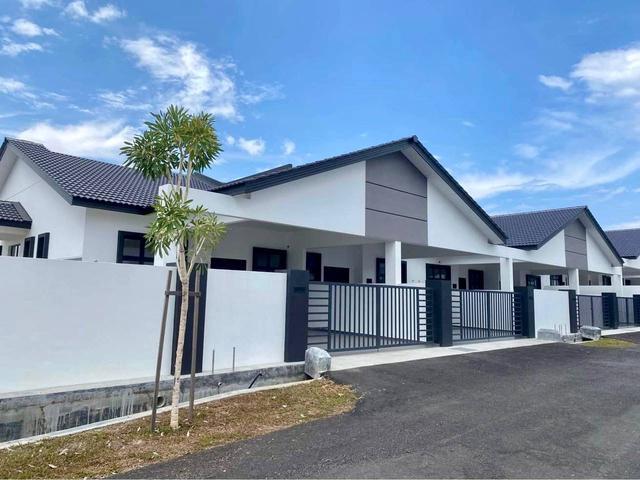 Terraced House for sale in Malaka