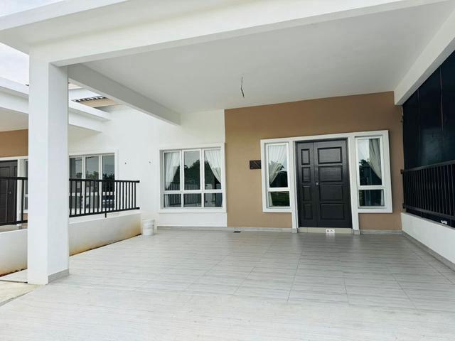 Terraced House for sale in Malaka