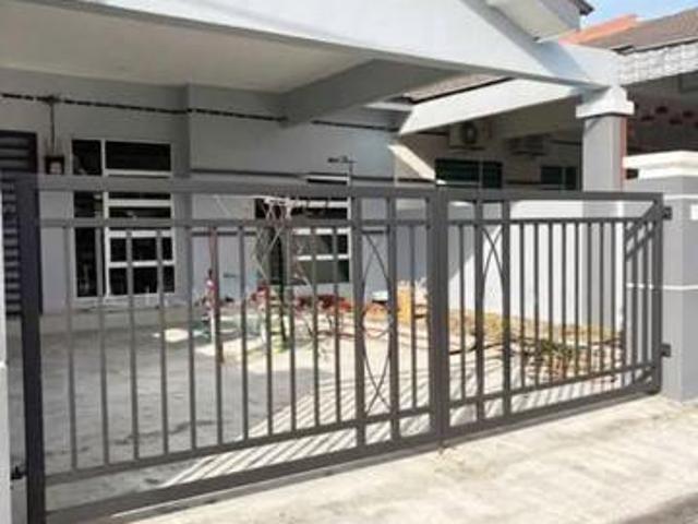Terraced House for sale in Malaka