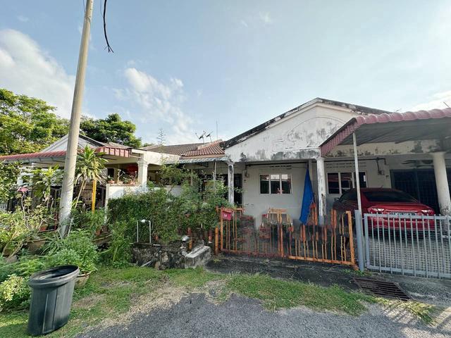 Terraced House for sale in Malaka