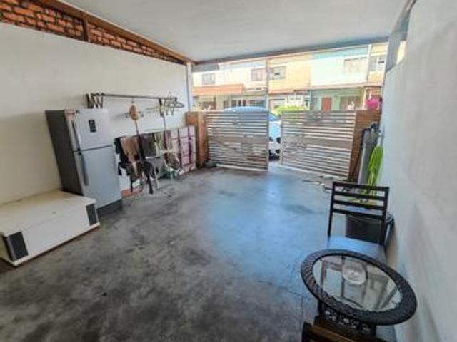 Terraced House for sale in Malaka