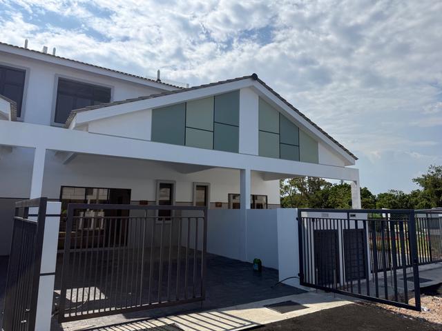 Terraced House for sale in Malaka