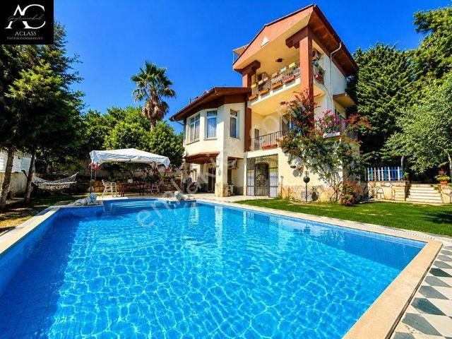 Kuşadasi, Aydin içerisinde satılık Villa