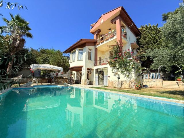 Kuşadasi, Aydin içerisinde satılık Villa