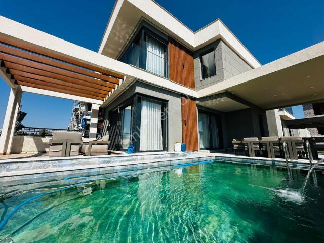 Kuşadasi, Aydin içerisinde satılık Villa