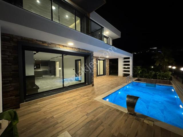 Kuşadasi, Aydin içerisinde satılık Villa