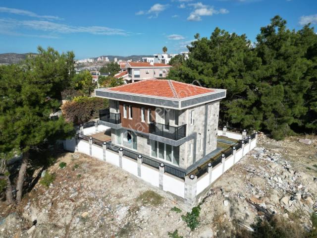 Kuşadasi, Aydin içerisinde satılık Villa
