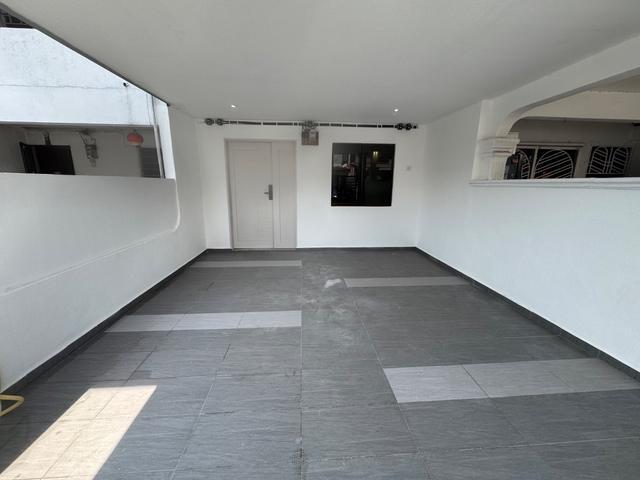 Terraced House for sale in Malaka